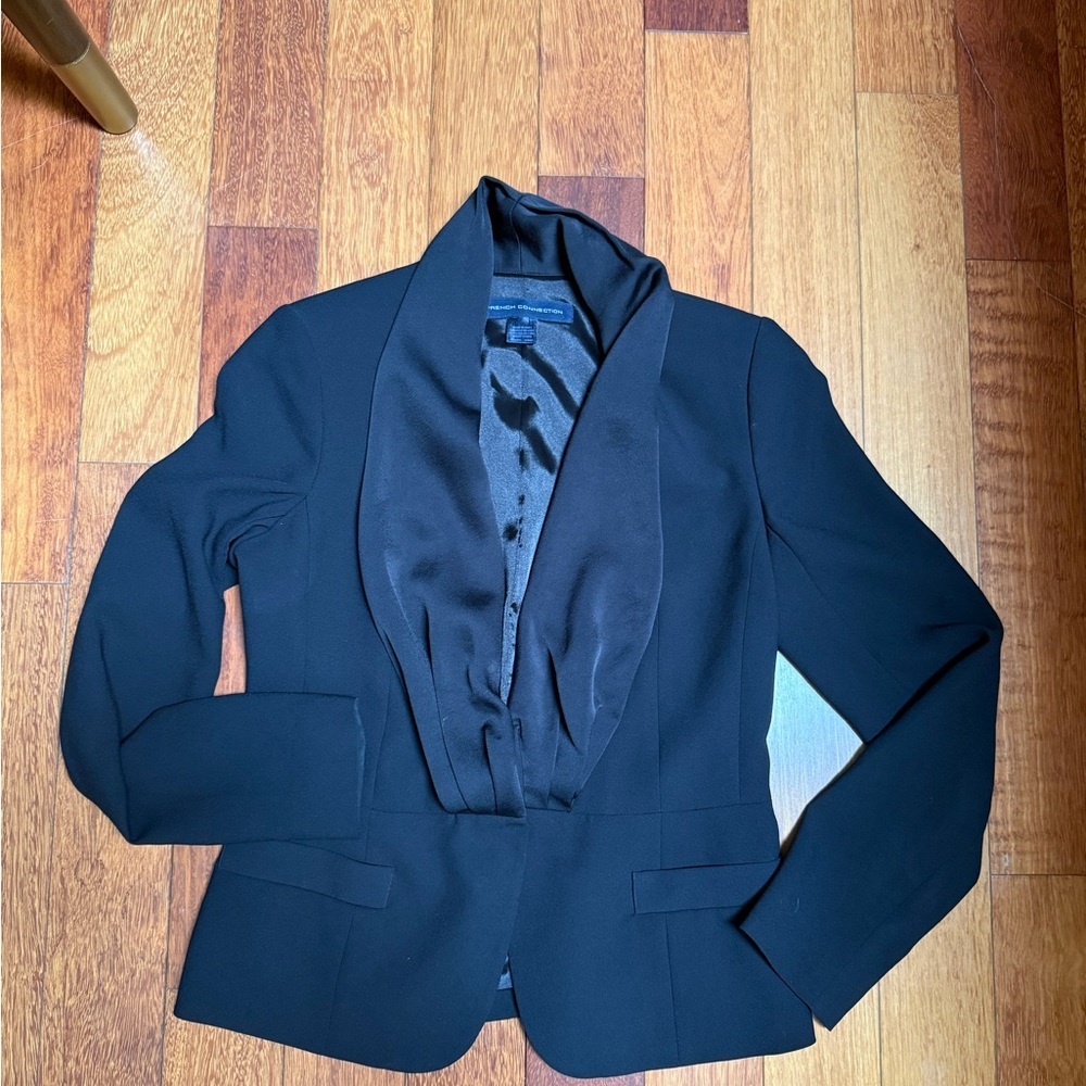 French Connection | Black satin lapel tailored blazer size 2-4*